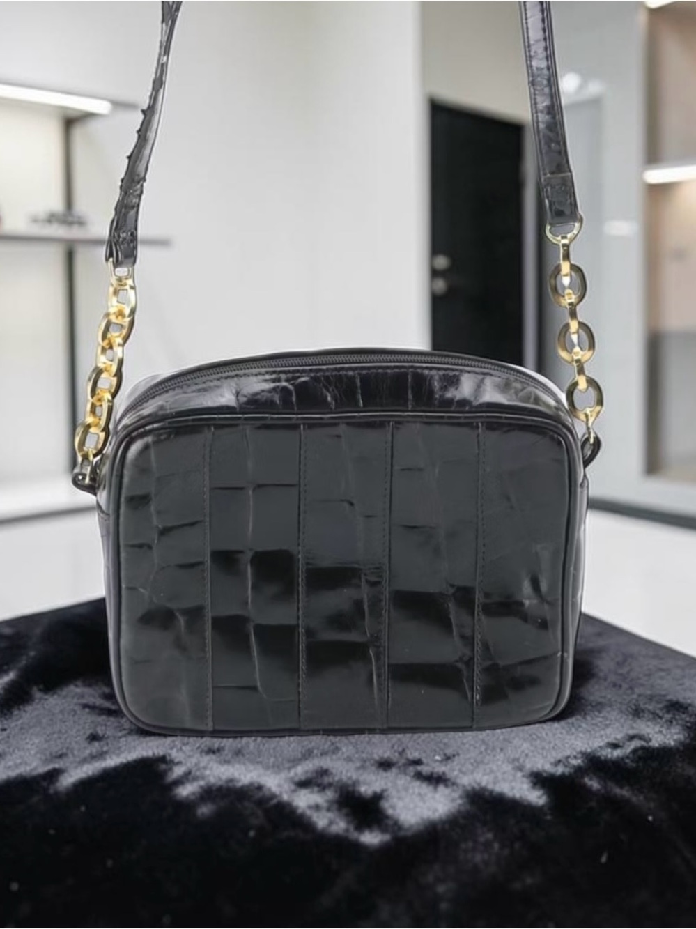 Vintage J.G.S. Collection Black Croc Embossed Shoulder Bag Gold Chain Y2K Purse